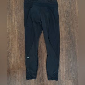 Lululemon inspire crop mesh front, front pockets